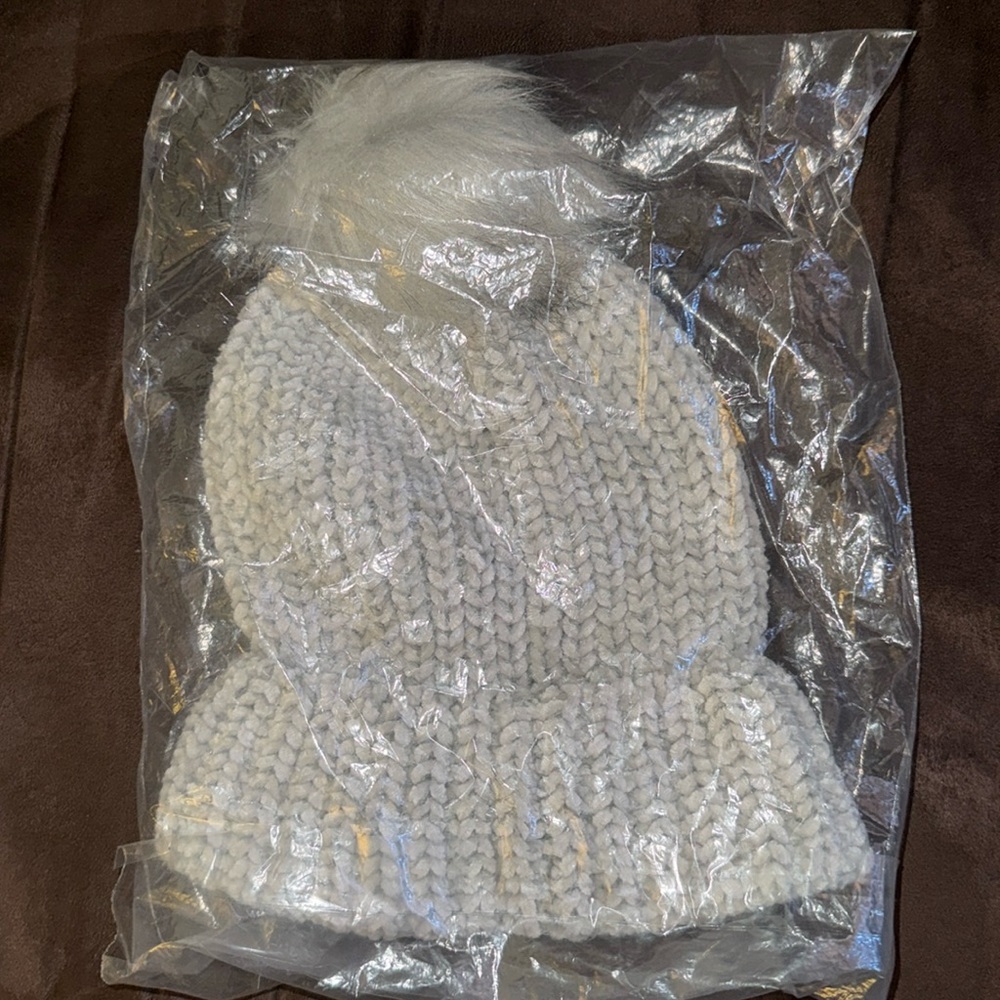 Never opened - Jules Kae Pom Beanie